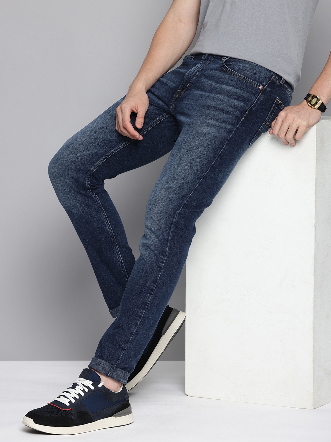 

Levis Men Slim Tapered Fit Light Fade Stretchable Jeans, Blue