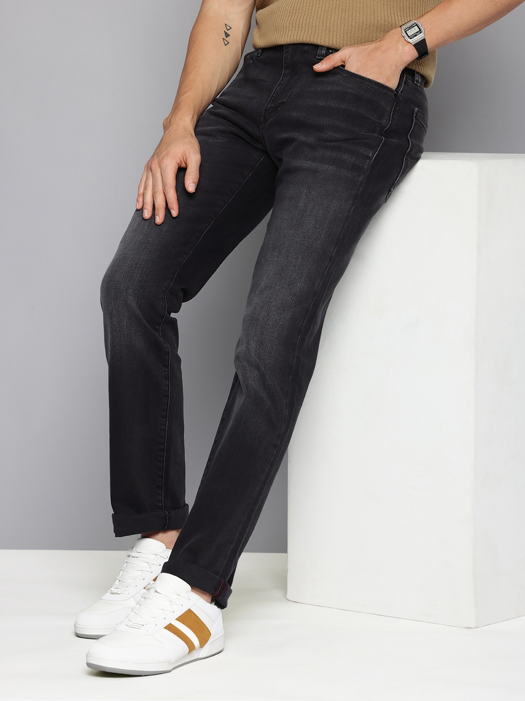 

Levis Men 511 Slim Fit Light Fade Stretchable Jeans, Black