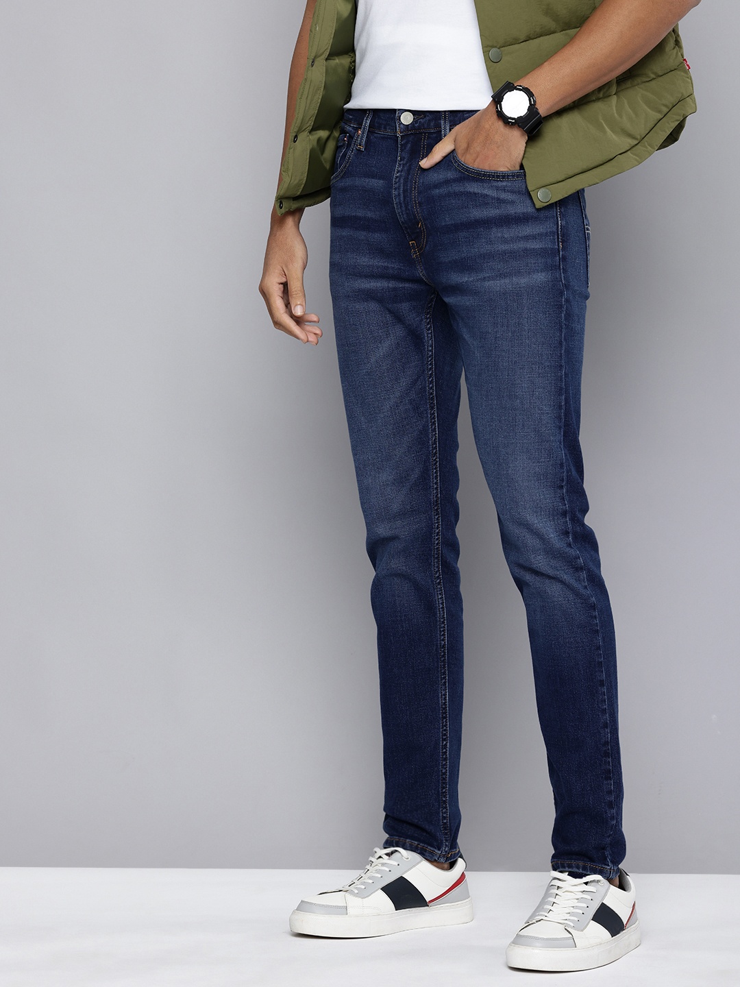

Levis Men 512 Slim Tapered Fit Low-Rise Light Fade Stretchable Jeans, Blue