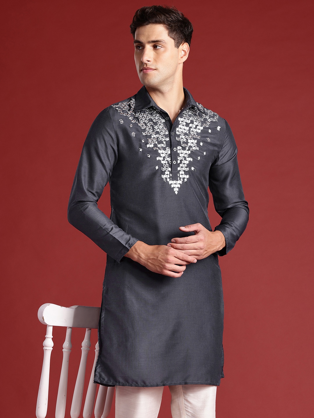 

Anouk Embellished Straight Kurta, Charcoal