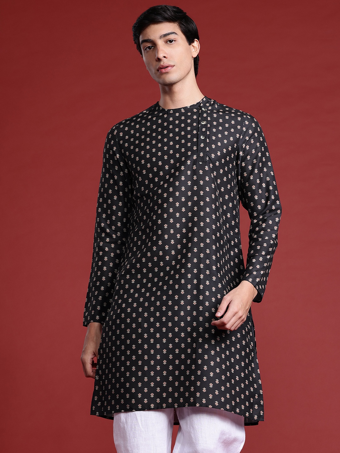 

Anouk Floral Printed Floral Kurta, Black