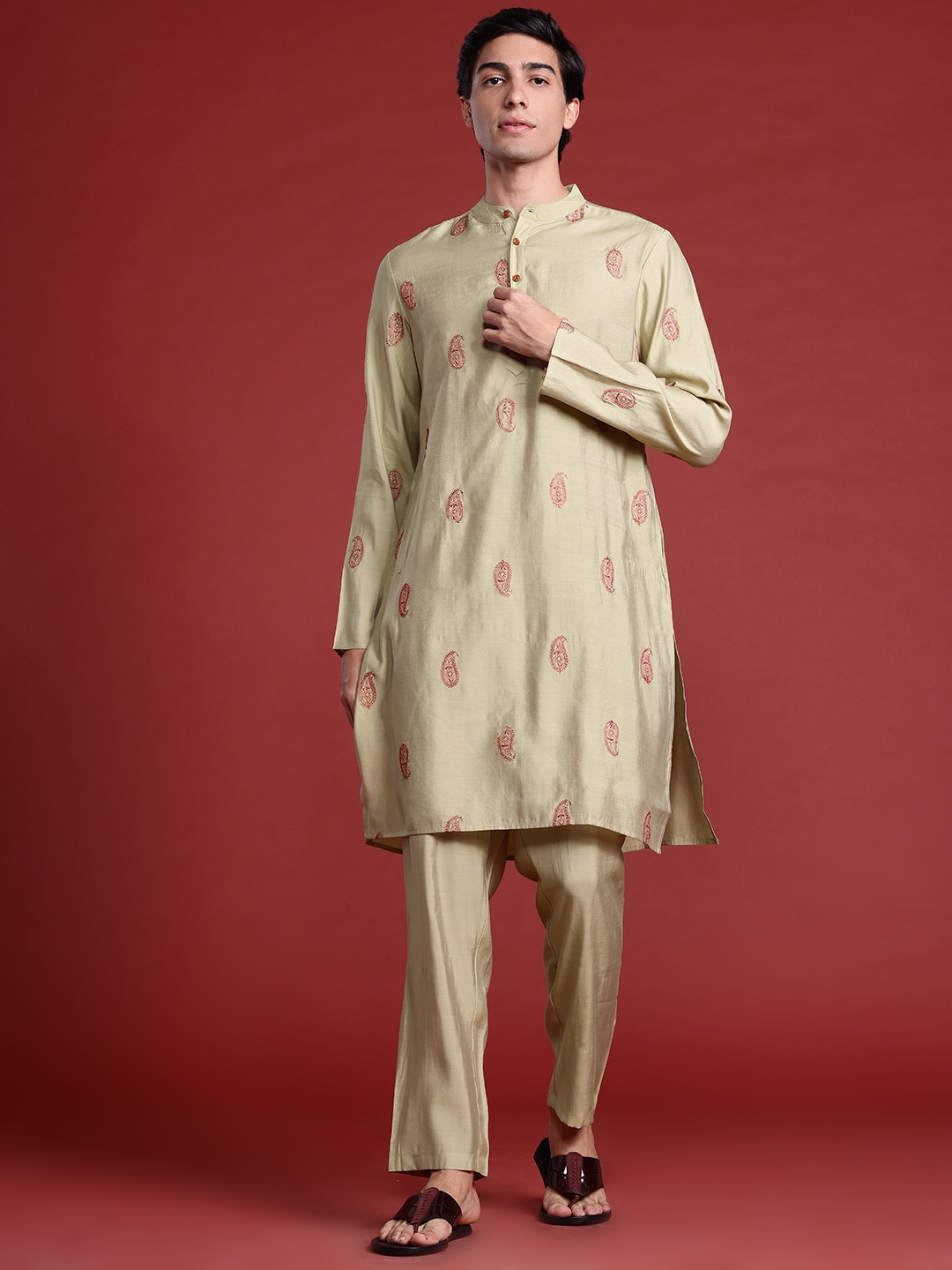 

Anouk Paisley Embroidered Regular Thread Work Kurta with Trousers, Green