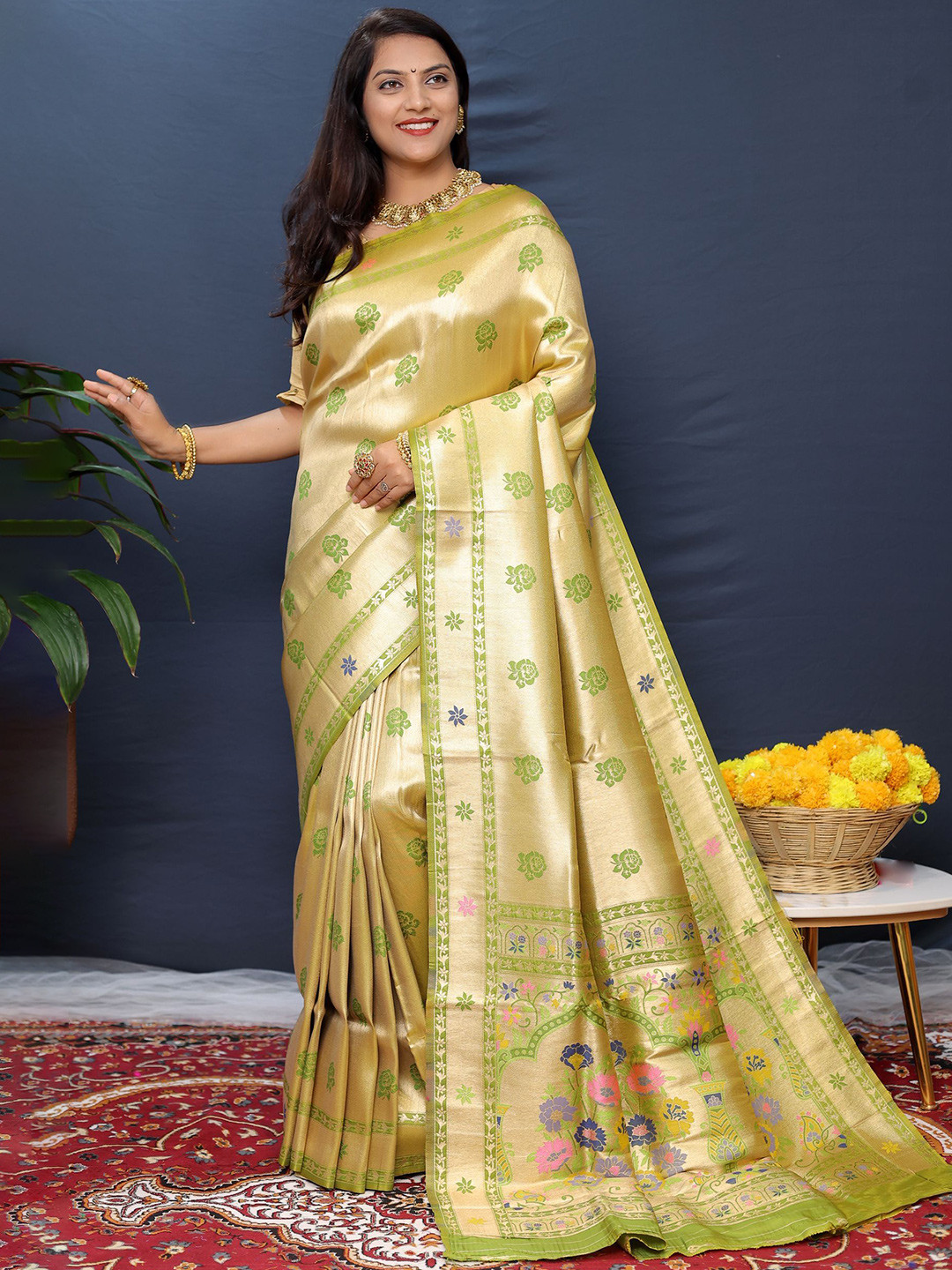 

Royal Rajgharana Saree Woven Design Zari Pure Silk Banarasi Sarees, Green