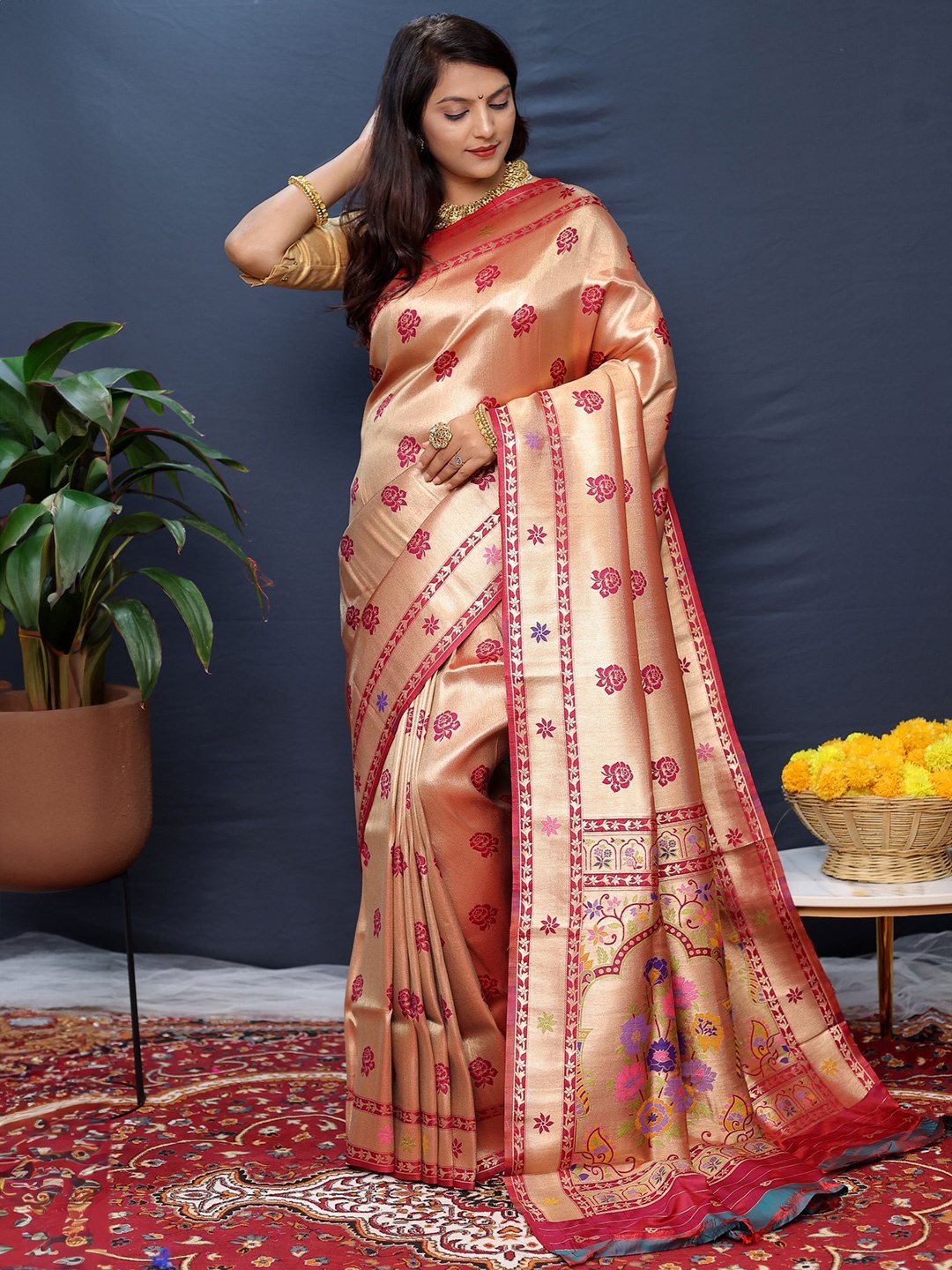 

Royal Rajgharana Saree Woven Design Zari Pure Silk Banarasi Saree, Magenta