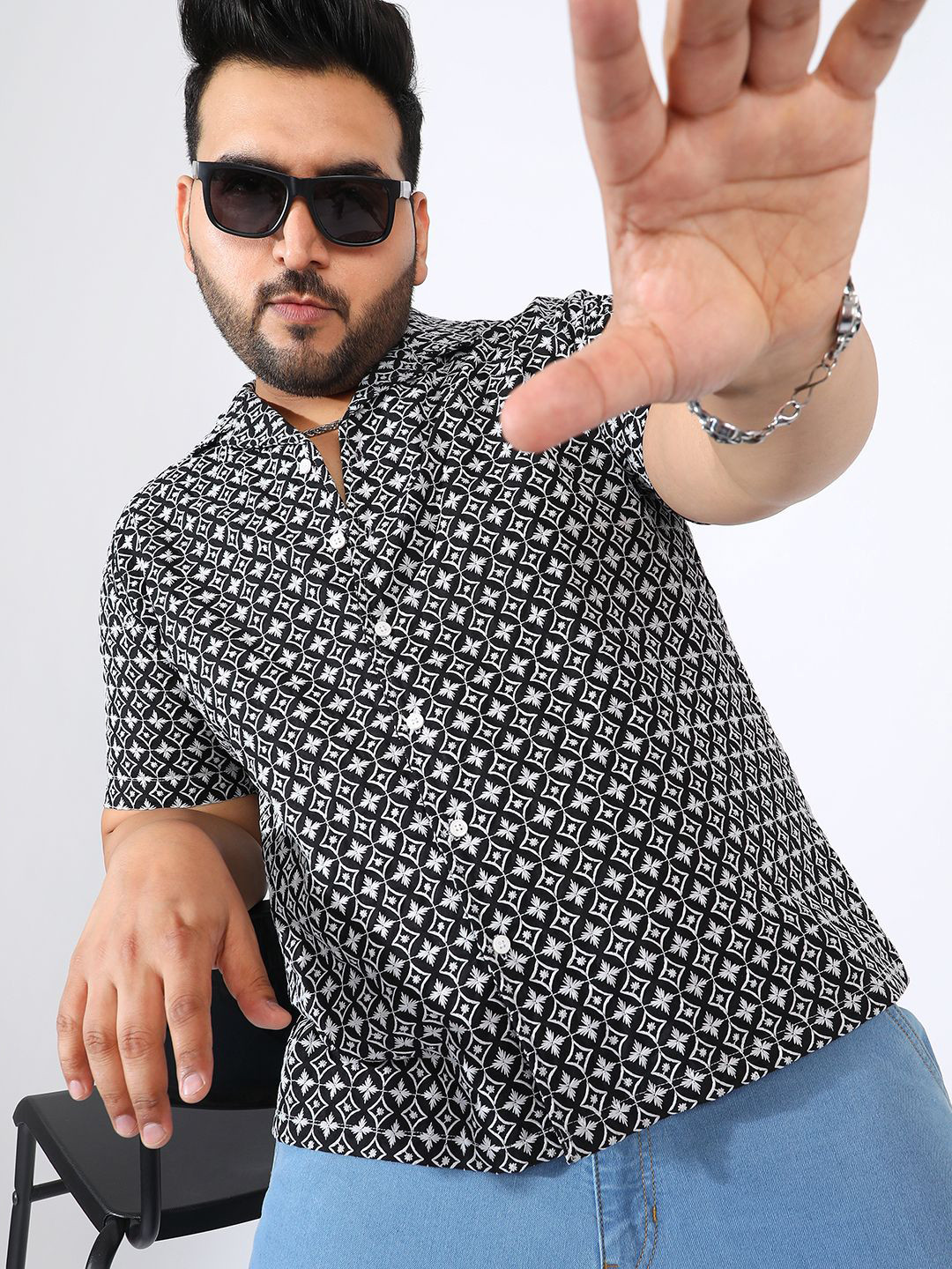 

Instafab Plus Men Comfort Floral Opaque Printed Casual Shirt, Black