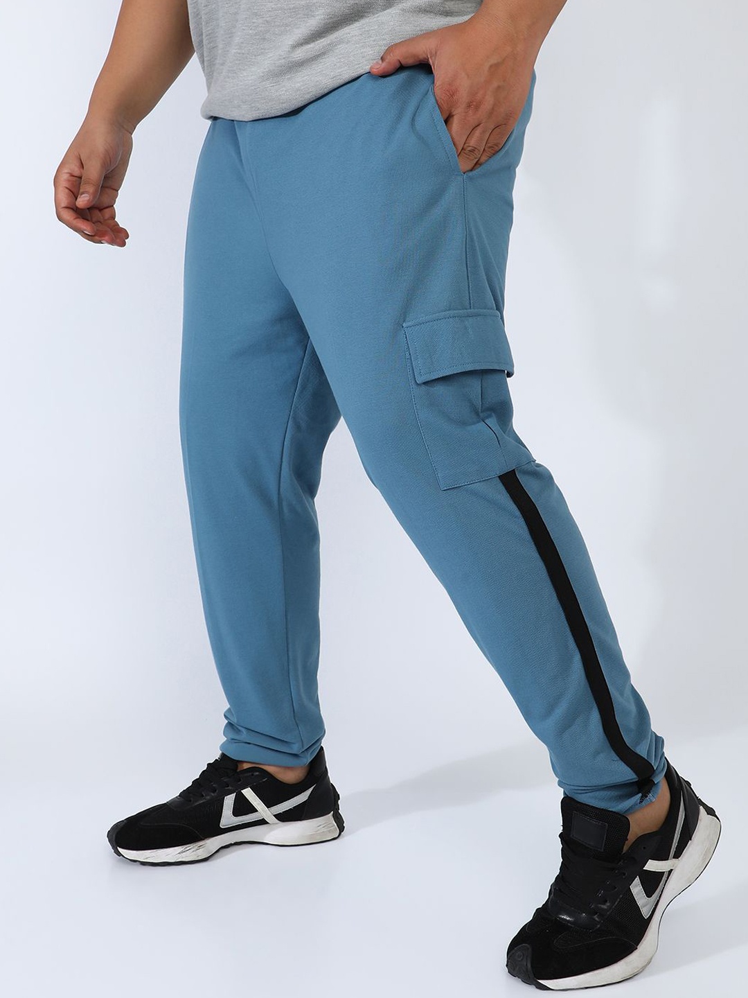 

Instafab Plus Men Mid Rise Relaxed Fit Cargo Track Pants, Blue