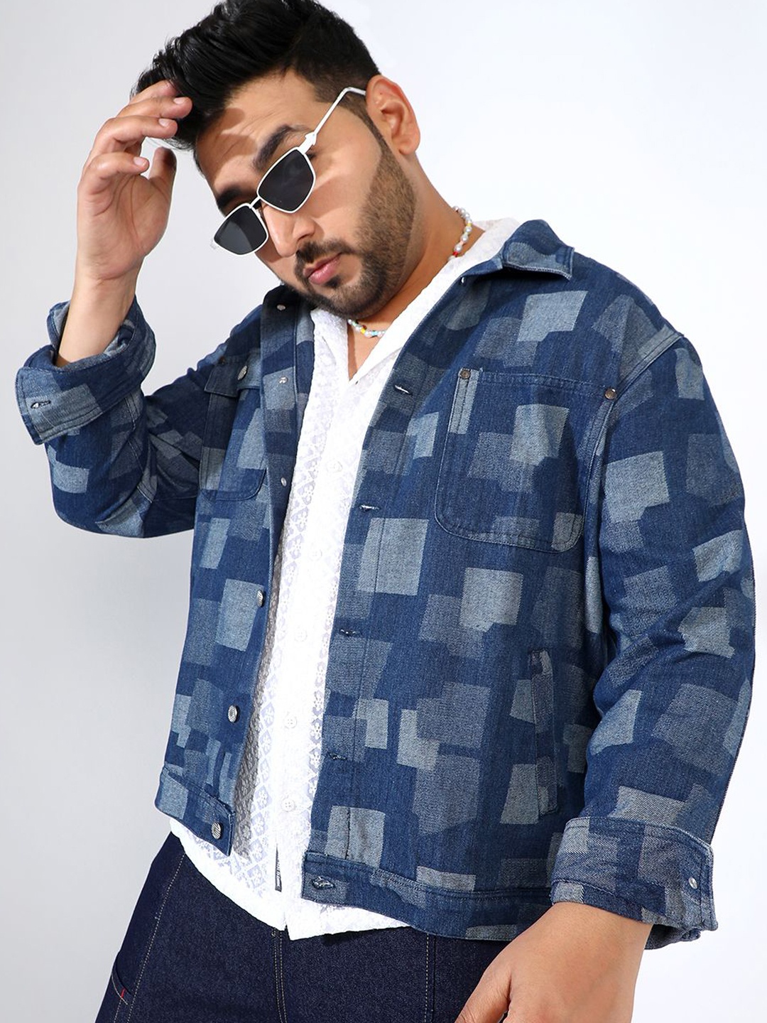 

Instafab Plus Men Lightweight Crop Denim Jacket with Embroidered, Blue