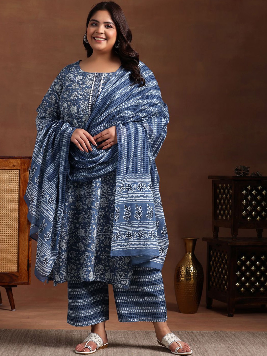 

EXTRA LOVE BY LIBAS Plus Size Floral Gotta Patti Pure Cotton Kurta & Trousers & Dupatta, Blue