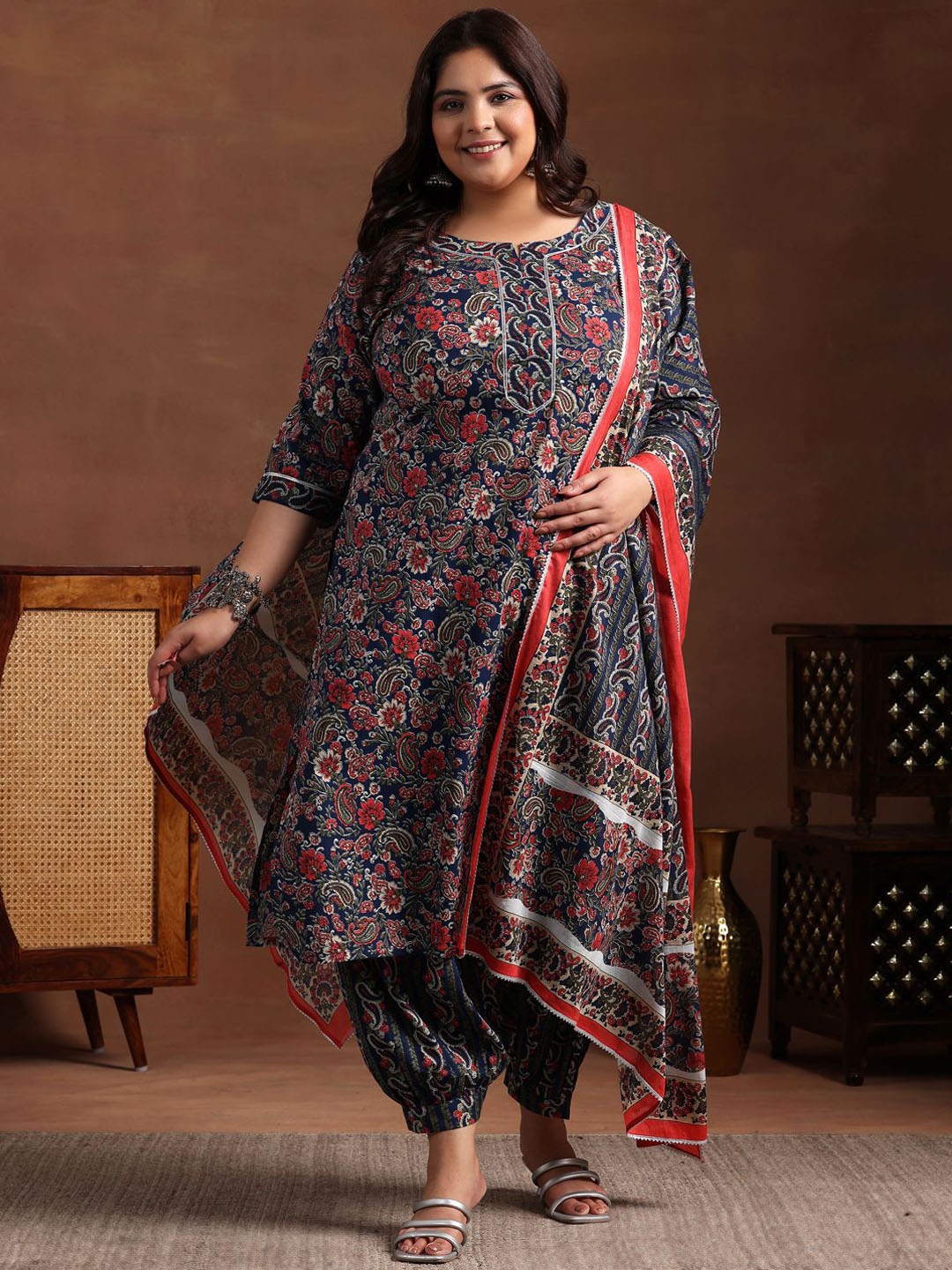 

EXTRA LOVE BY LIBAS Plus Size Floral Printed Pure Cotton Straight Kurta & Salwar & Dupatta, Blue