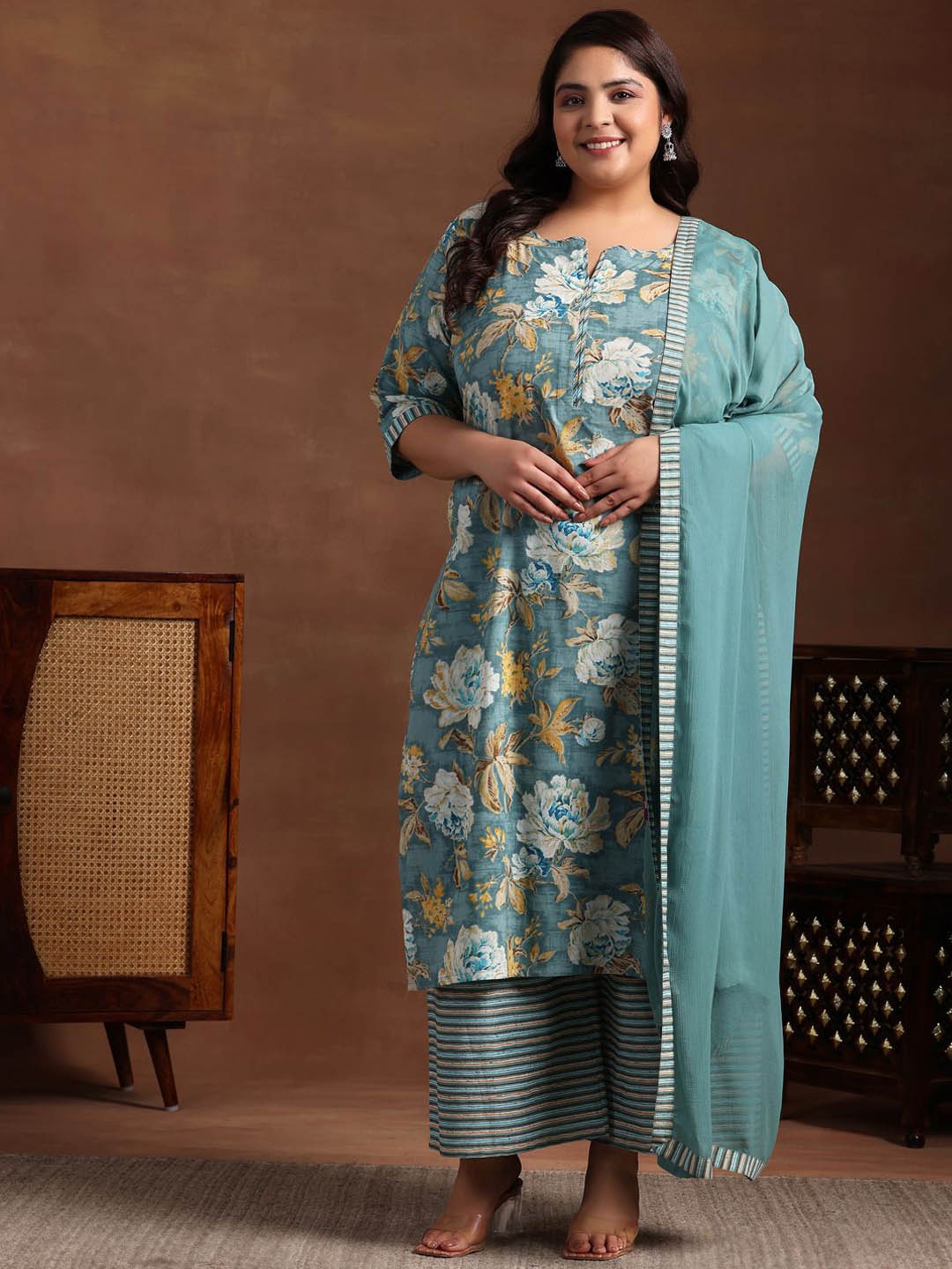 

EXTRA LOVE BY LIBAS Plus Size Floral Pure Cotton Straight Kurta & Palazzos & Dupatta, Grey