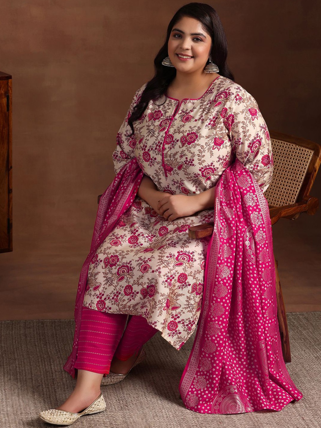 

EXTRA LOVE BY LIBAS Plus Size Floral Printed Straight Kurta with Trousers & Dupatta, Pink