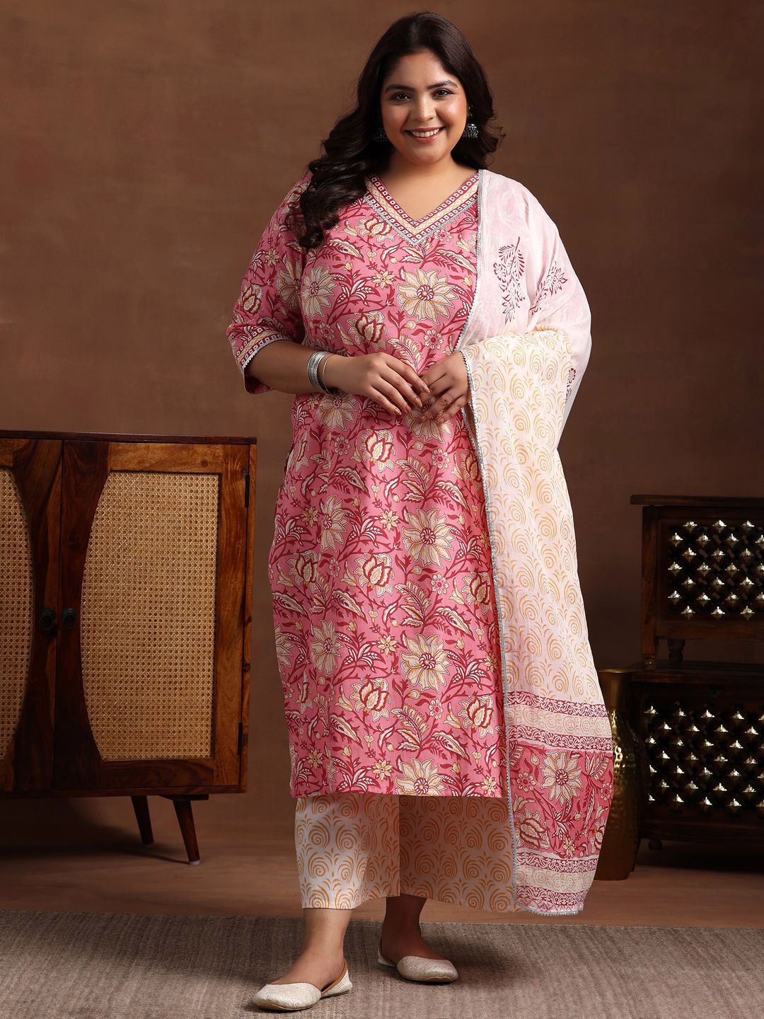 

EXTRA LOVE BY LIBAS Plus Size Floral Printed Pure Cotton Kurta with Palazzo & Dupatta, Pink