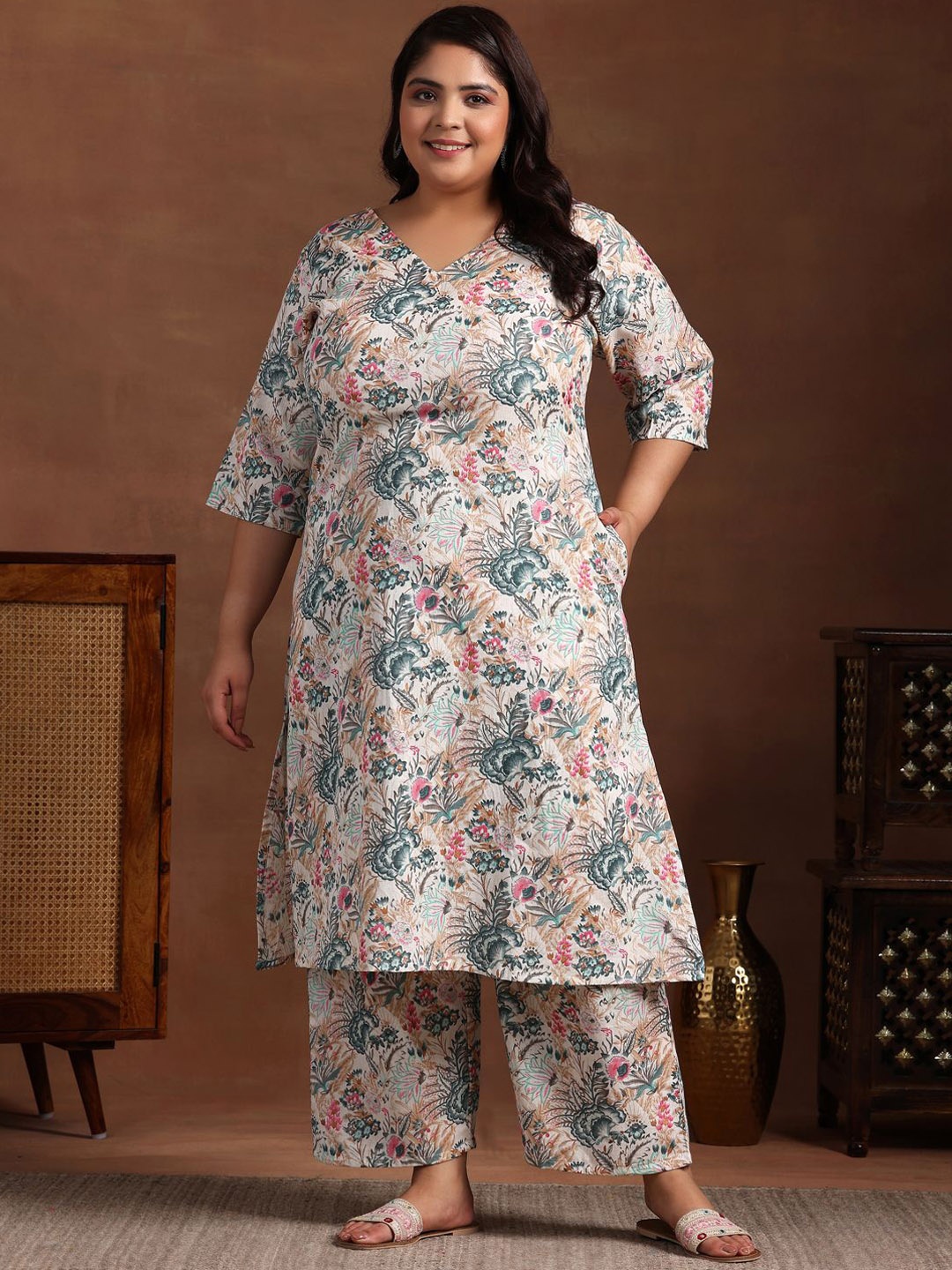

EXTRA LOVE BY LIBAS Plus Size Floral Printed Kurta With Trouser Set, Cream