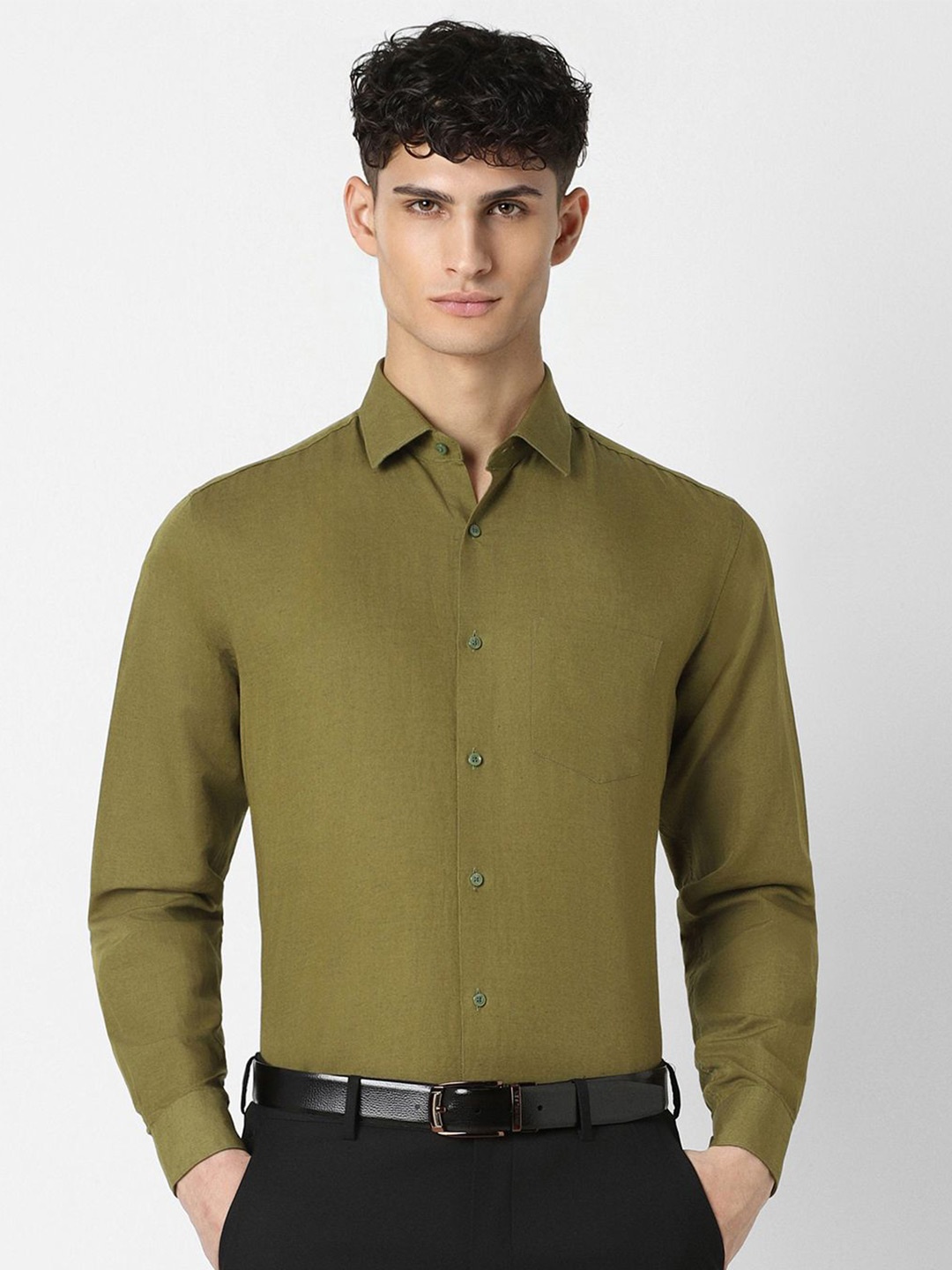 

Van Heusen Men Opaque Solid Spread Collar Party Shirt, Olive