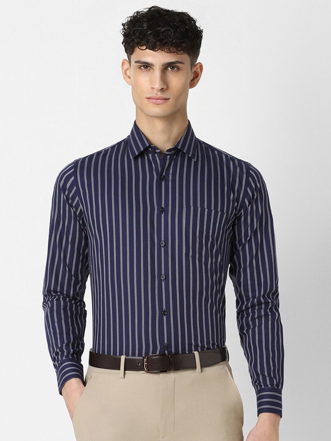 

Van Heusen Men Striped Slim Fit Pure Cotton Casual Shirt, Navy blue