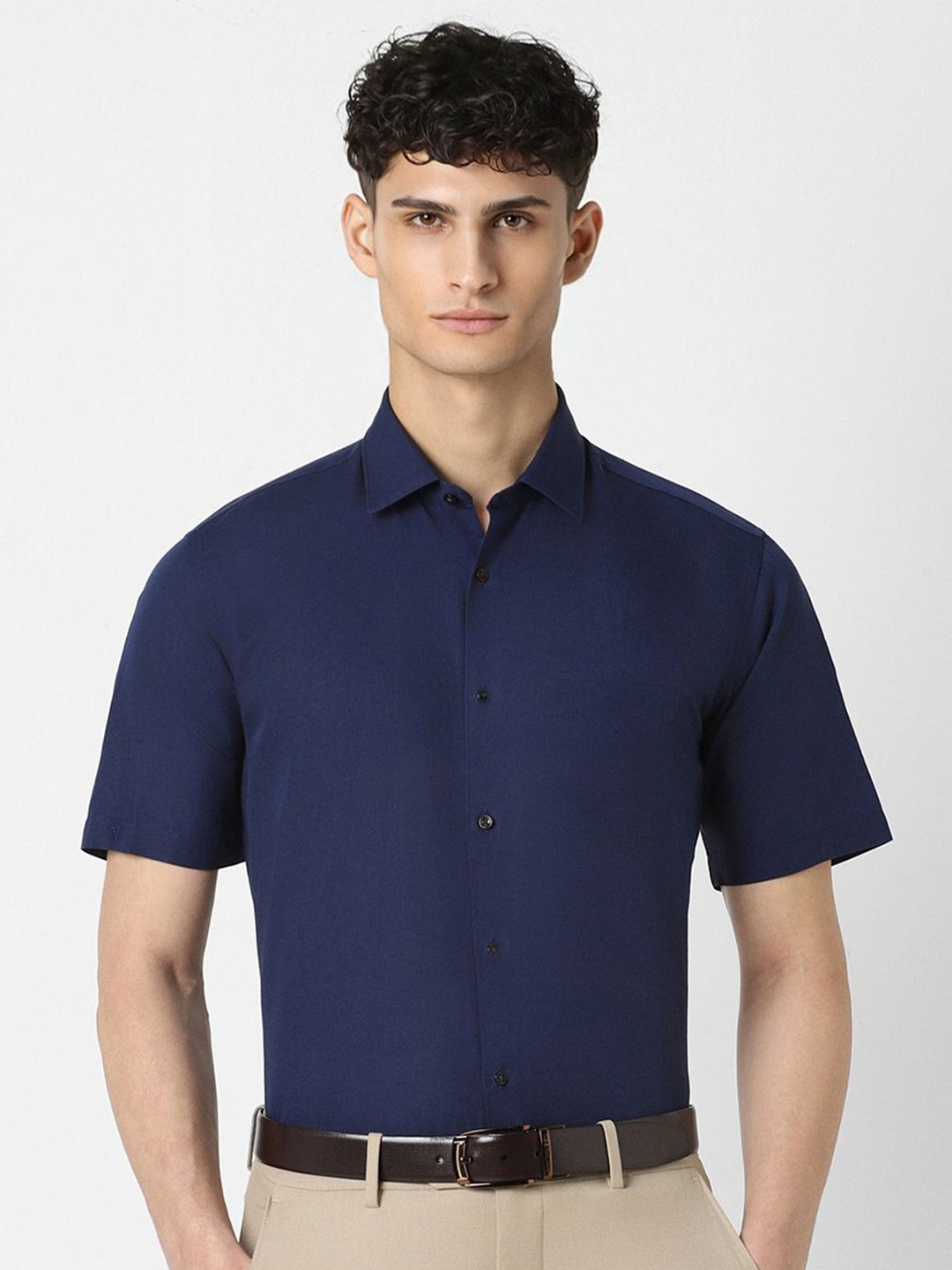 

Van Heusen Men Opaque Solid Spread Collar Party Shirt, Navy blue