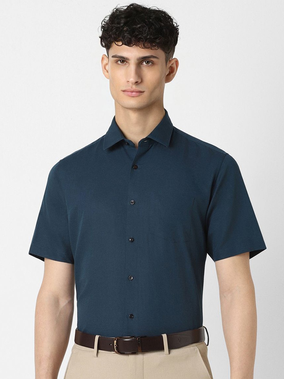 

Van Heusen Men Opaque Solid Spread Collar Party Shirt, Navy blue