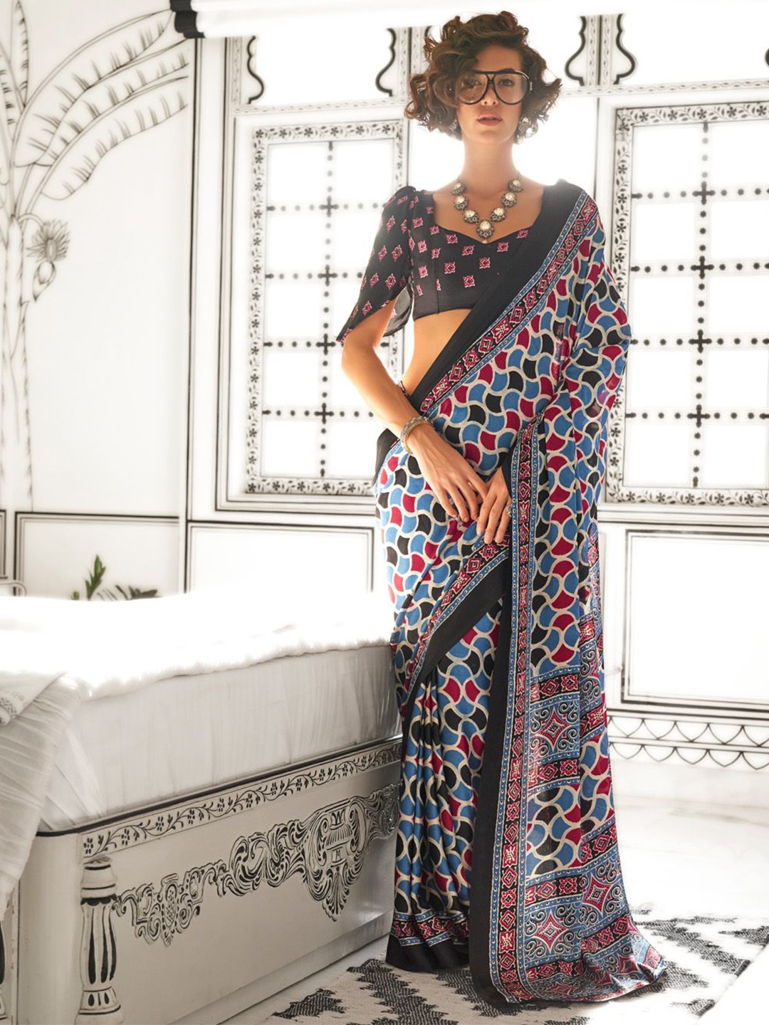 

Ishin Geometric Printed Satin Saree, Black