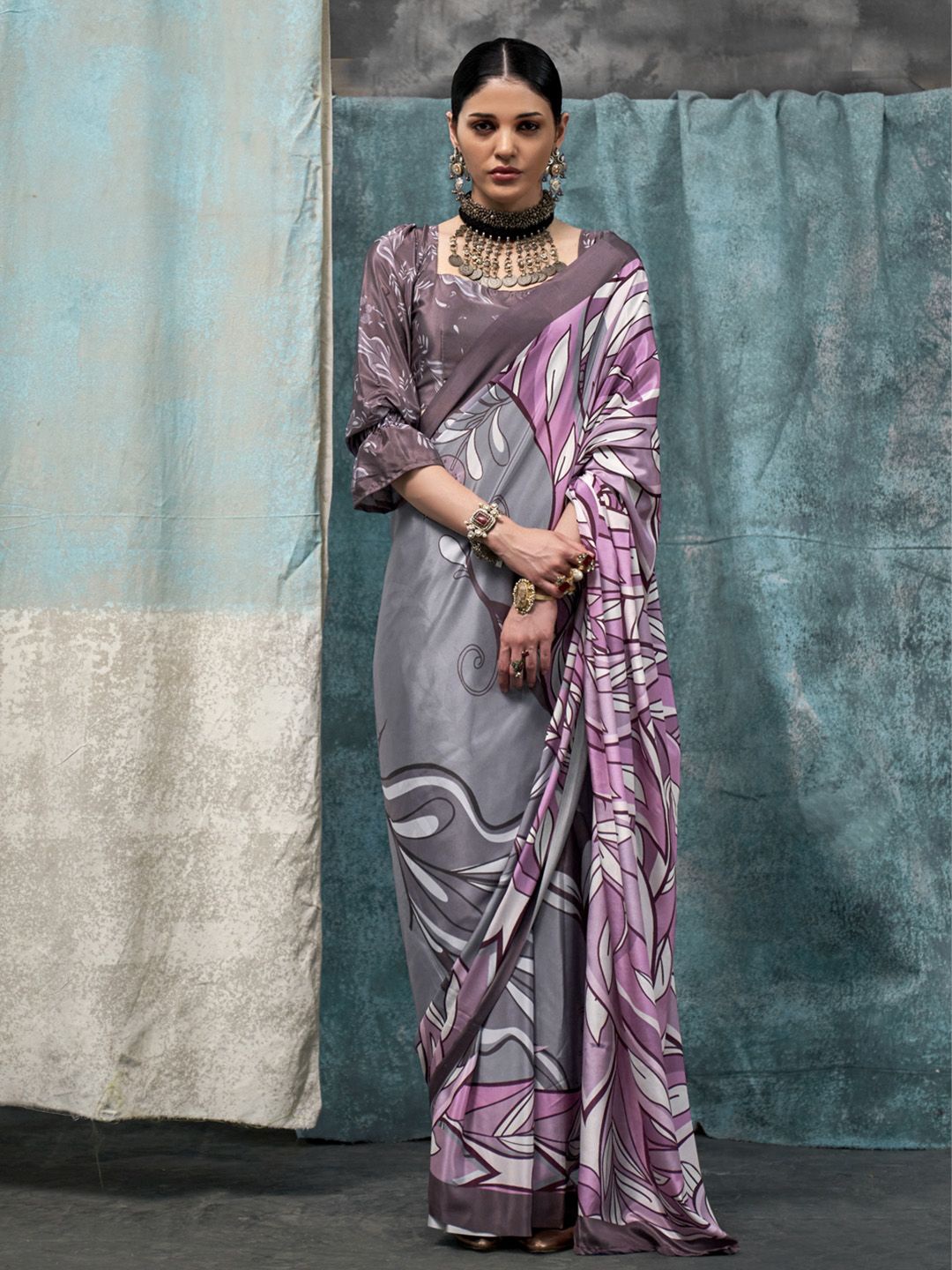 

Ishin Floral Printed Saree, Purple