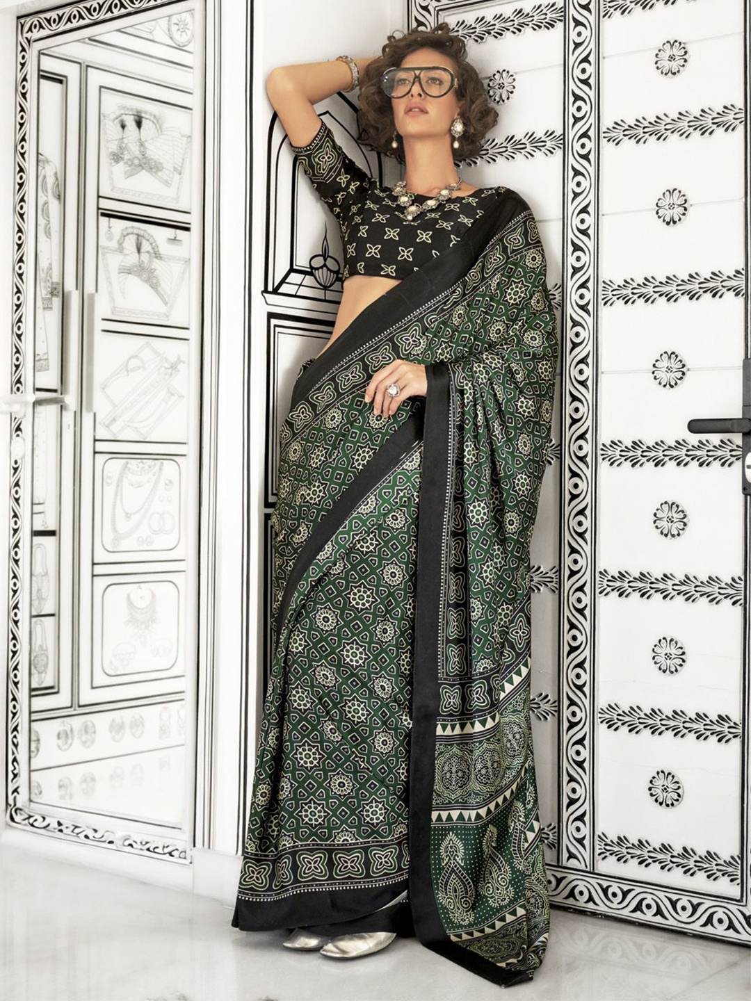 

Ishin Ajrakh Print Solid Border Saree, Black