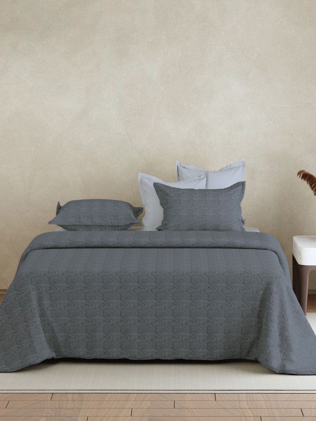 

LABHAM Charcoal-Grey Quilted Double King Bed Cover With 2 Pillow Covers