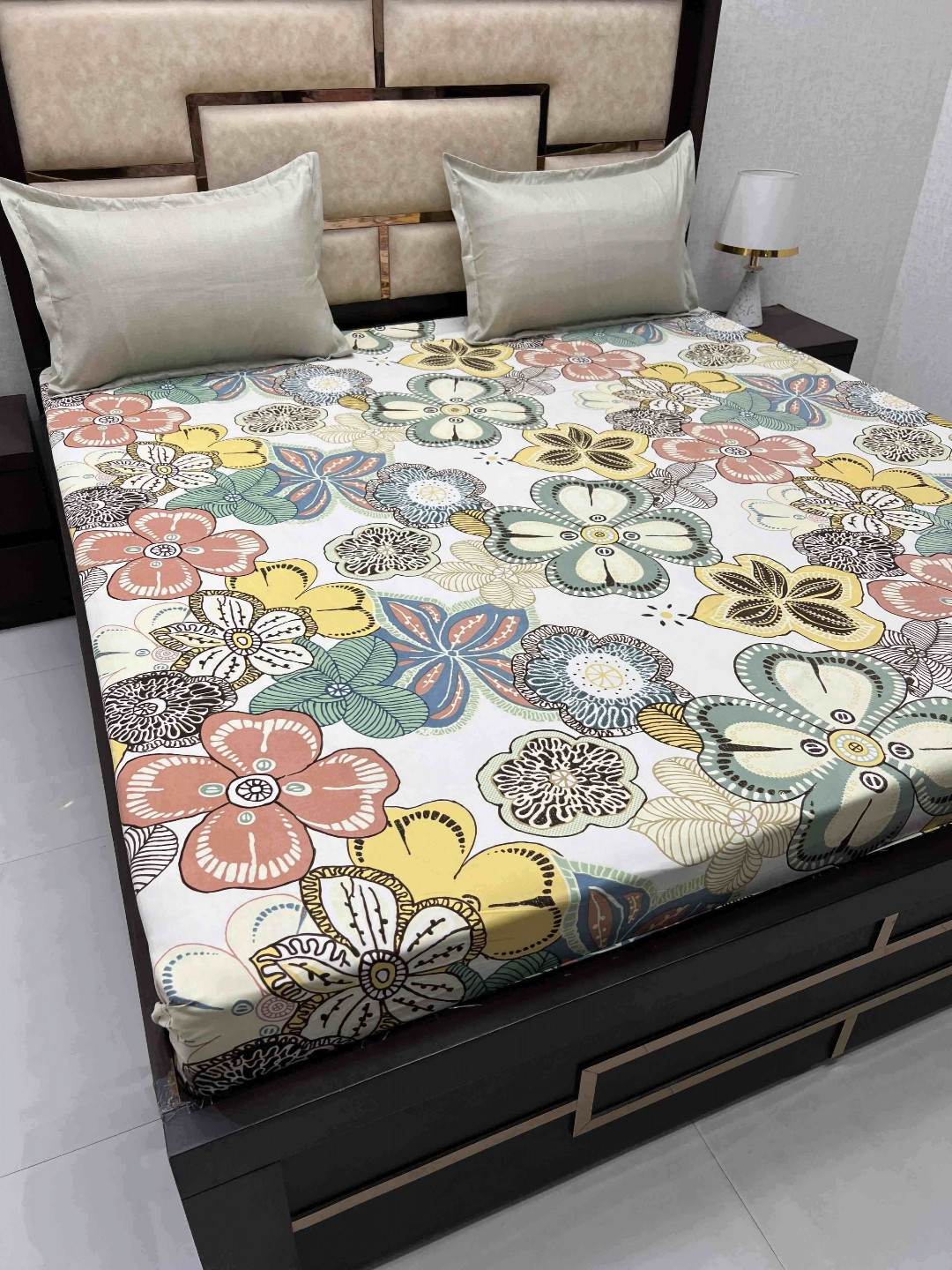

Pure Decor White & Yellow Floral Cotton King Bedsheet with 2 Pillow Covers