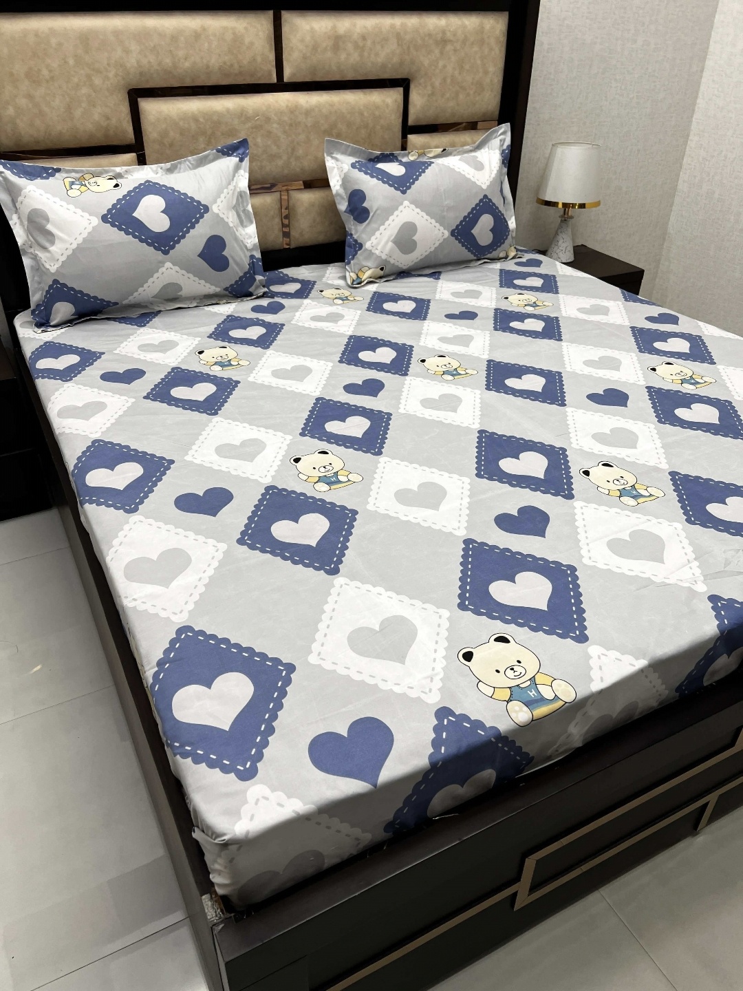 

Pure Decor Grey & White Printed 260 TC Cotton Queen Bedsheet with 2 Pillow Covers