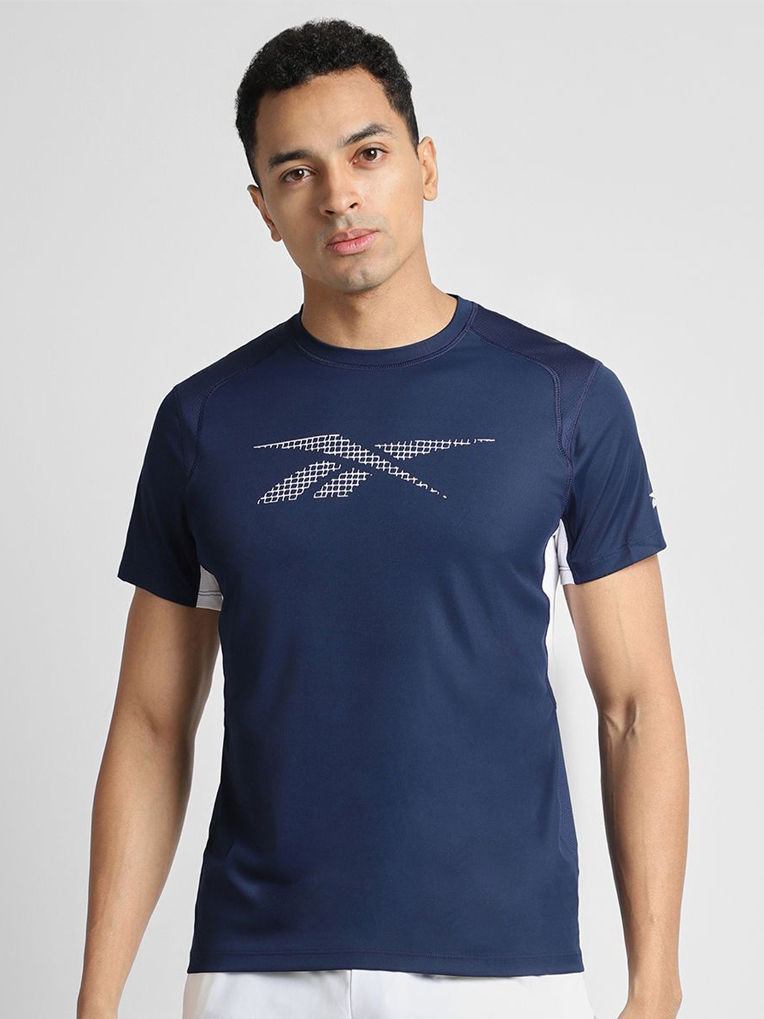 

Reebok Men Solid Round Neck T Shirt, Navy blue