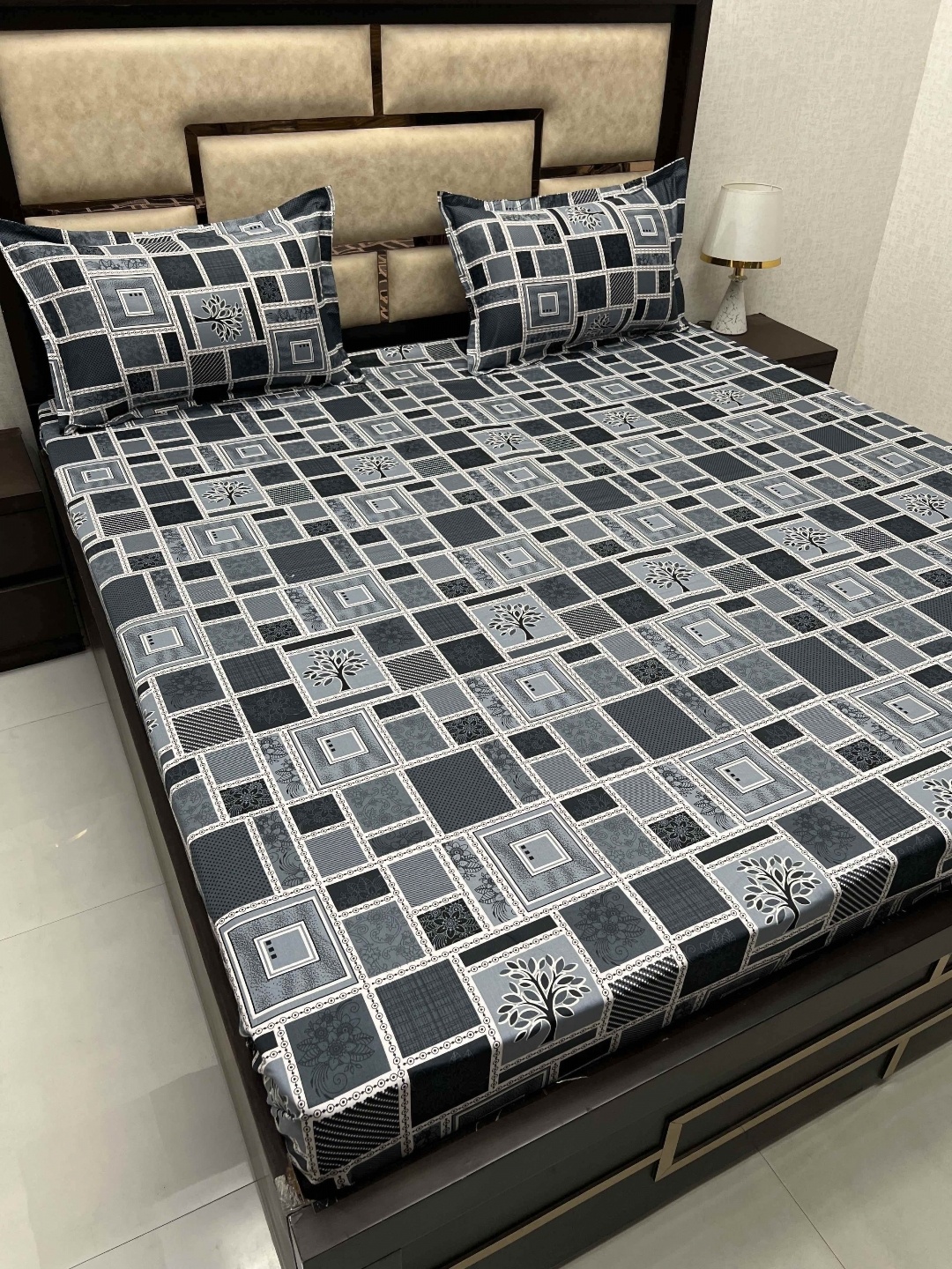 

Pure Decor Grey & Black Geometric 300 TC Pure Cotton King Bedsheet with 2 Pillow Covers