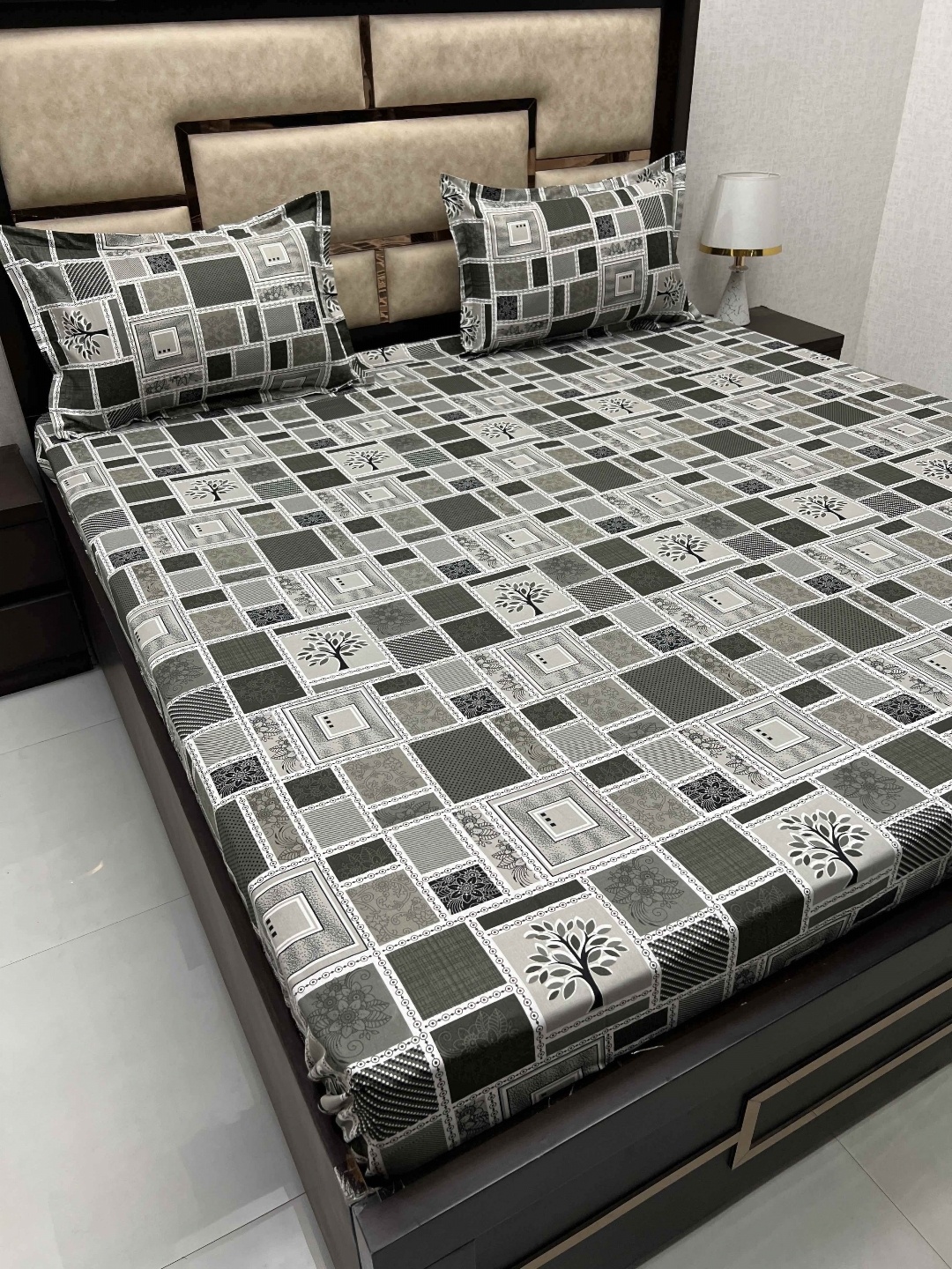

Pure Decor Green & Grey Geometric 300 TC Pure Cotton King Bedsheet with 2 Pillow Covers