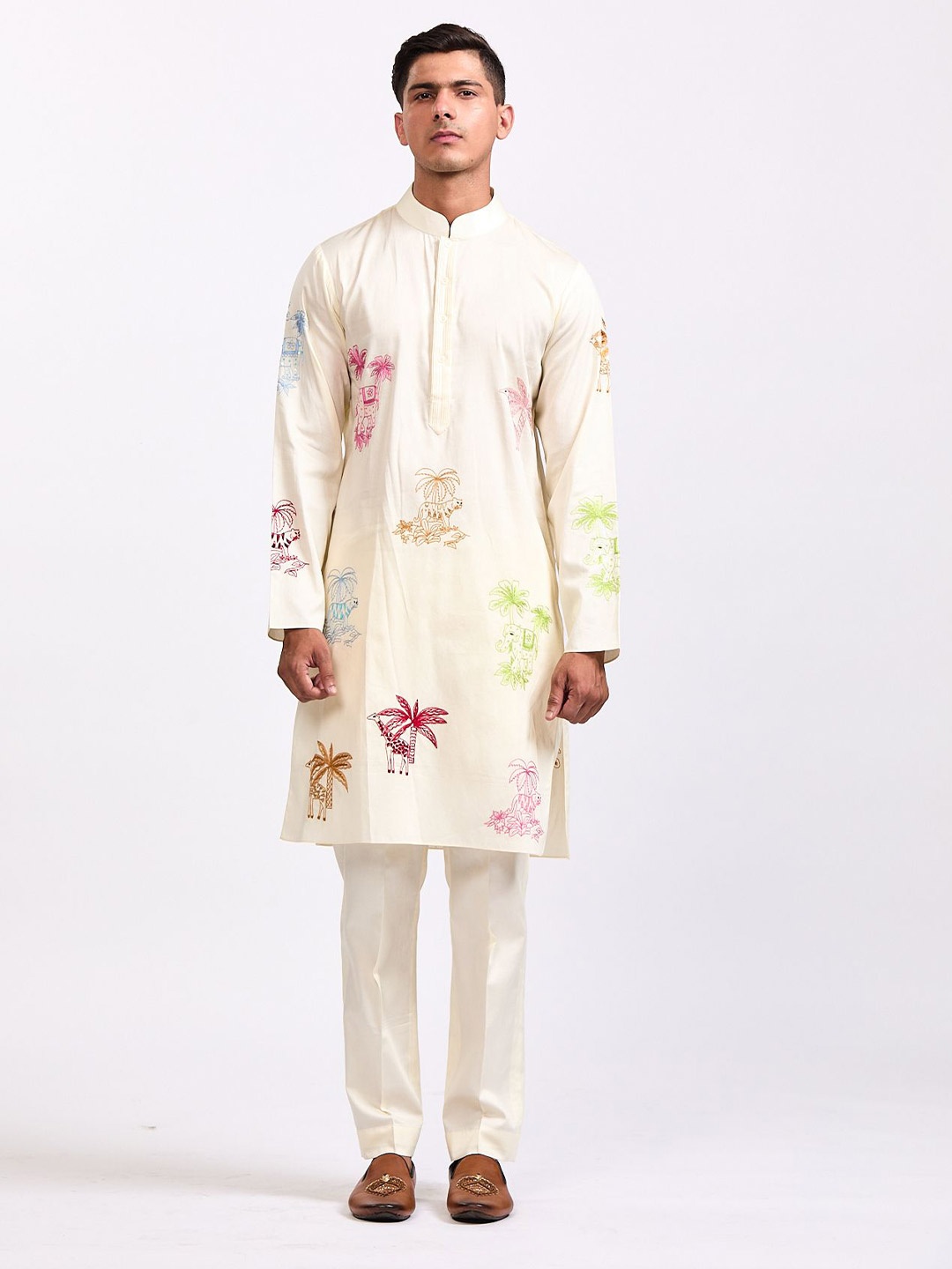 

Agrajain Ethnic Motifs Embroidered Mandarin Collar Straight Kurta with Pyjamas, Cream