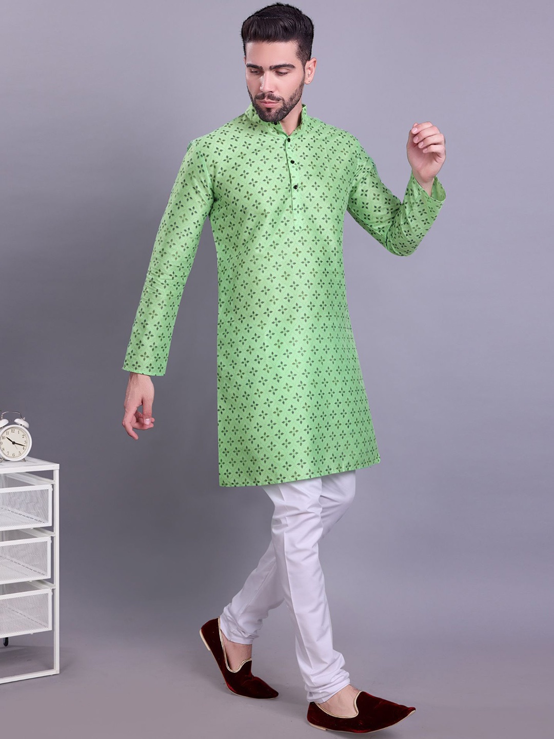 

SHIWAM ETHNIX Mandarin Collar Ethnic Motifs Printed Regular Straight Kurta with Pyjamas, Green