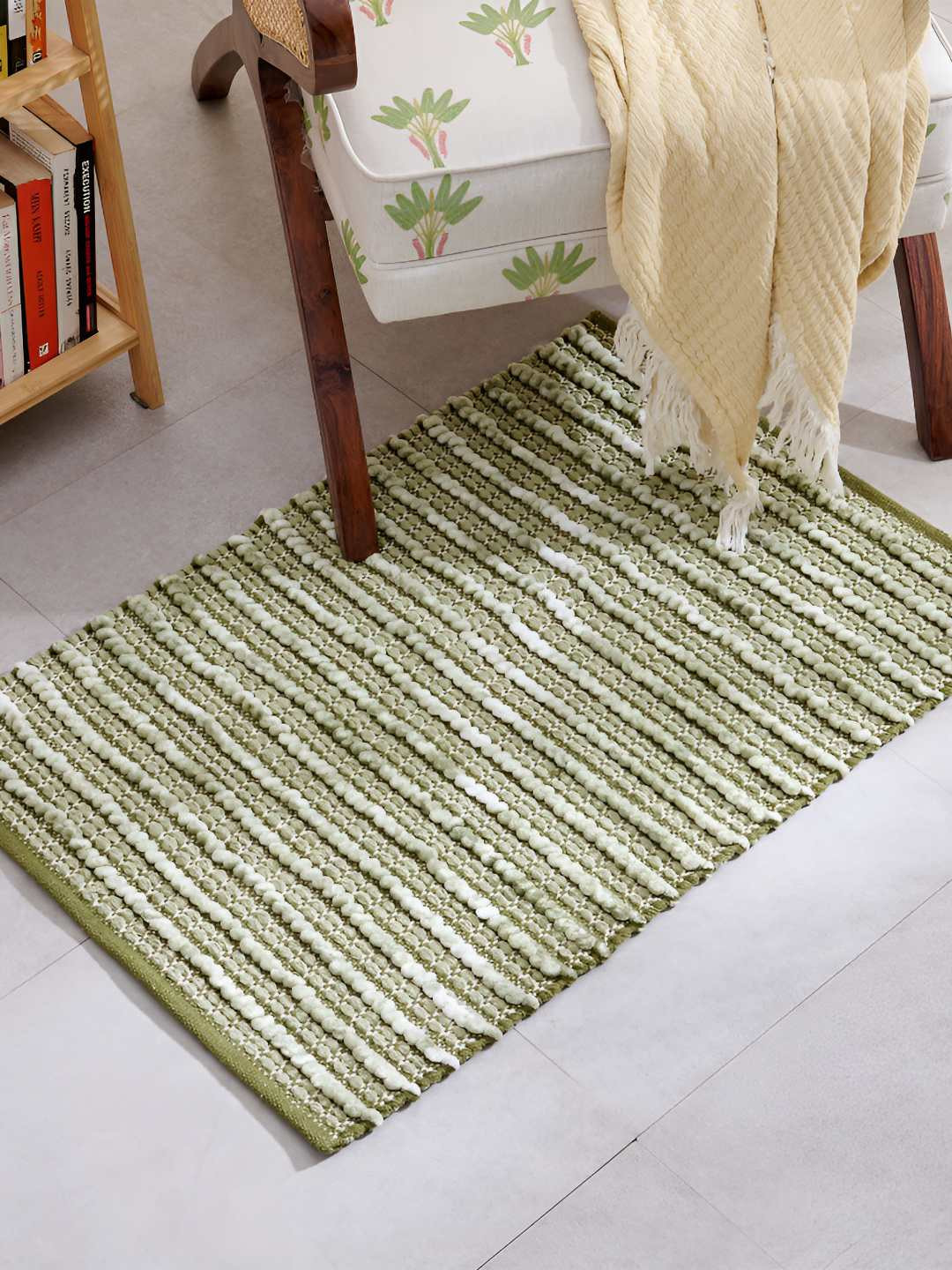 

Home Centre Green & White Danila Woven Dhurrie