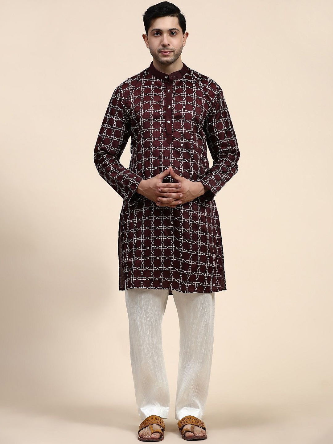 

Nimidiya Abstract Embroidered Mandarin Collar Straight Kurta with Pyjamas, Brown