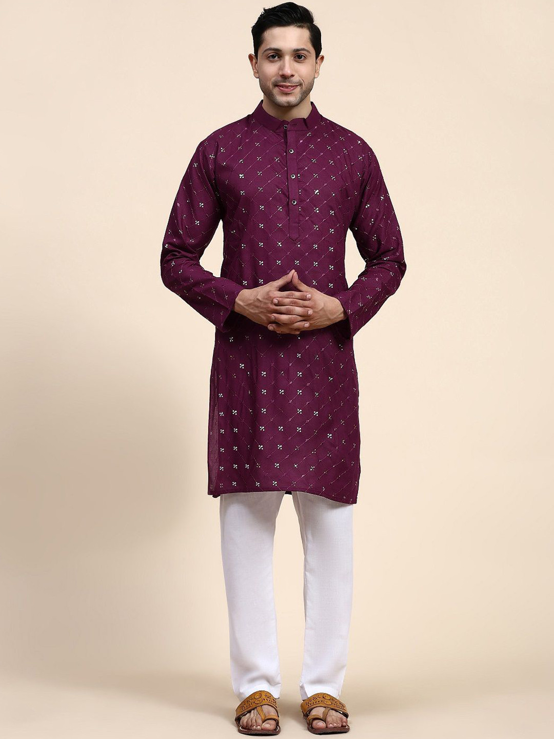 

Nimidiya Floral Embroidered Mandarin Collar Sequinned Straight Kurta with Pyjamas, Burgundy