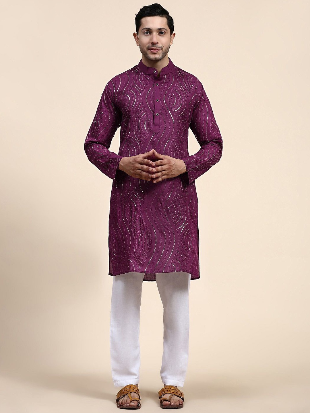

Nimidiya Abstract Embroidered Mandarin Collar Sequinned Kurta with Pyjamas, Magenta