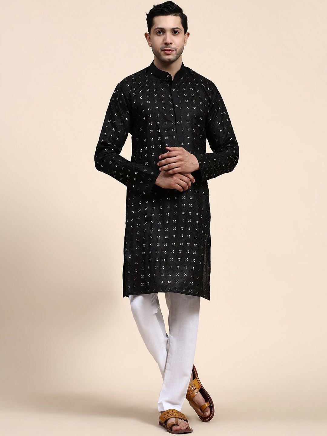 

Nimidiya Floral Embroidered Mandarin Collar Sequinned Straight Kurta with Pyjamas, Black