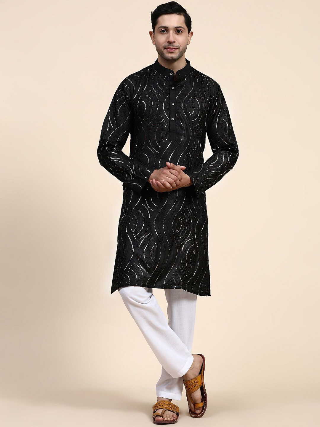 

Nimidiya Abstract Embroidered Mandarin Collar Sequinned Straight Kurta with Pyjamas, Black