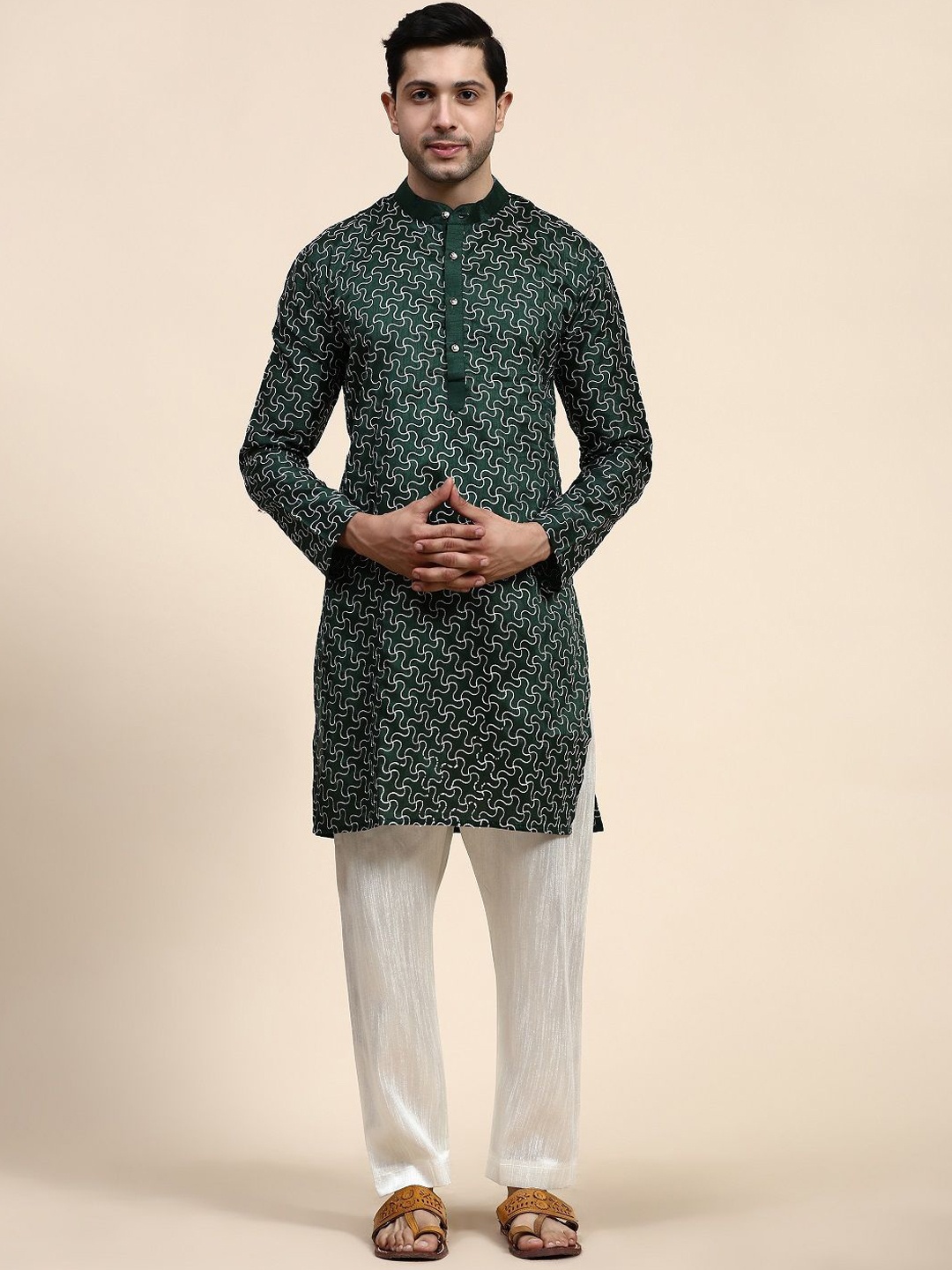 

Nimidiya Abstract Embroidered Mandarin Collar Straight Kurta with Pyjamas, Green