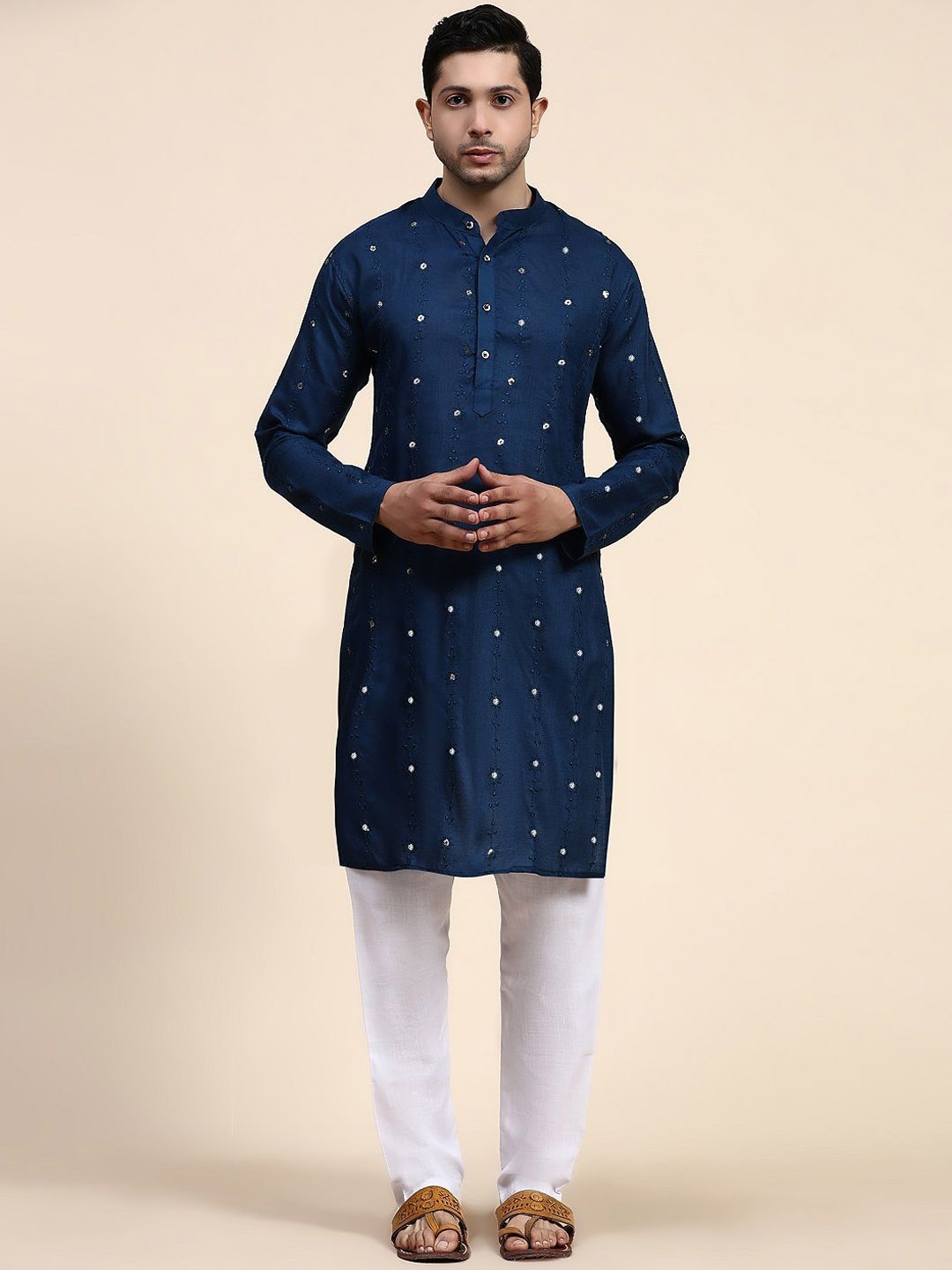 

Nimidiya Floral Embroidered Mandarin Collar Sequinned Straight Kurta with Pyjamas, Teal
