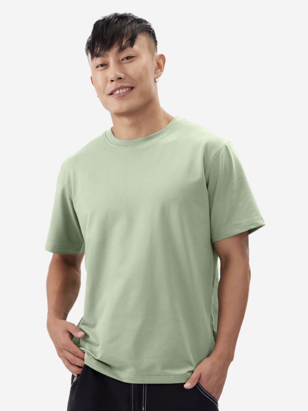 

The Souled Store Men Solid Round Neck T-shirt, Green