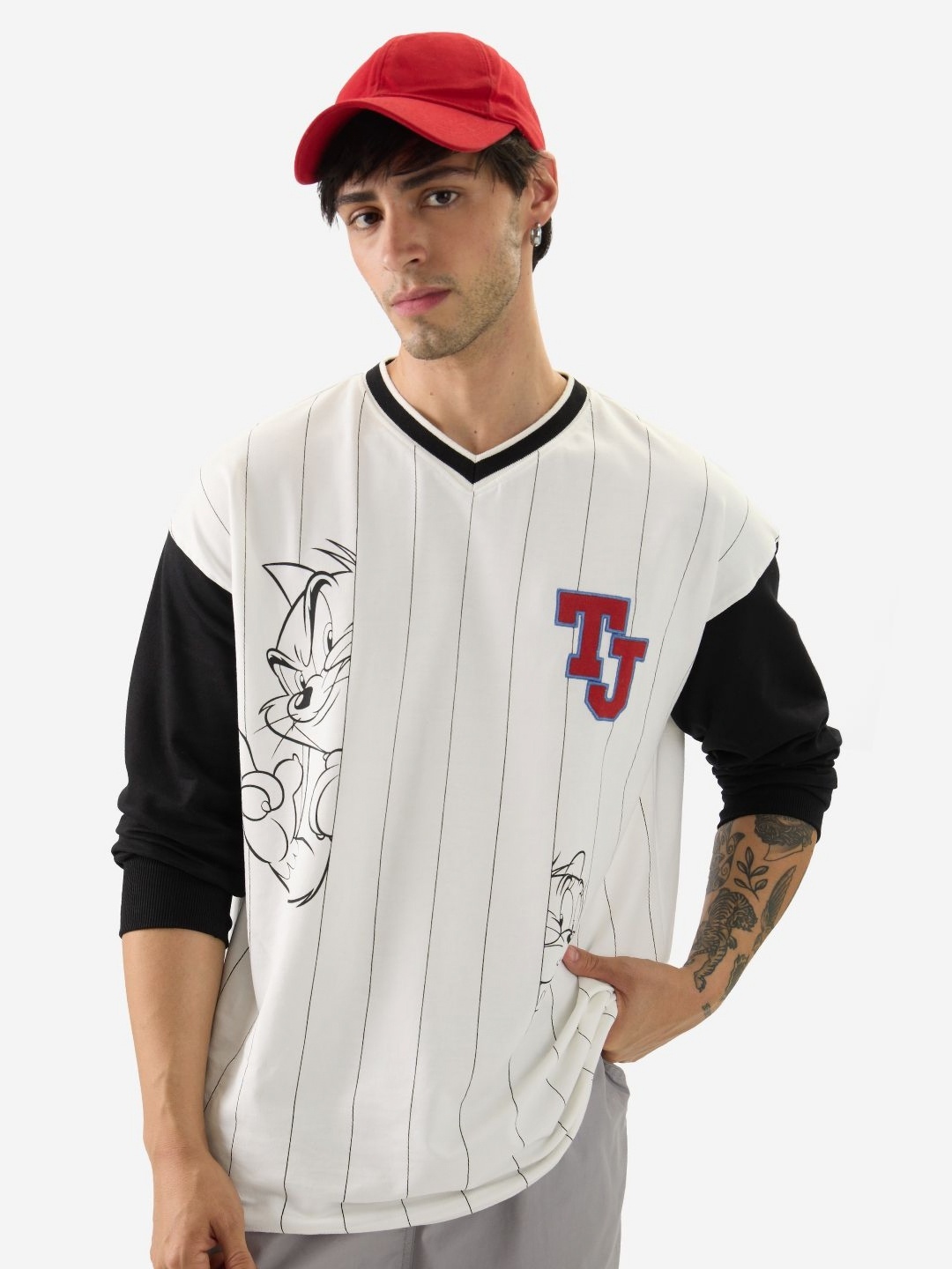 

The Souled Store Men Graphic Tom & Jerry Printed V-Neck Cotton Oversized Fit T-shirt, White