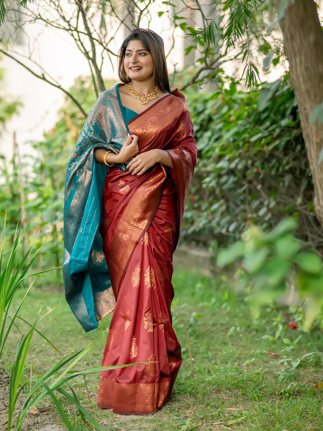 

NK Textiles Woven Design Zari Banarasi Saree, Maroon