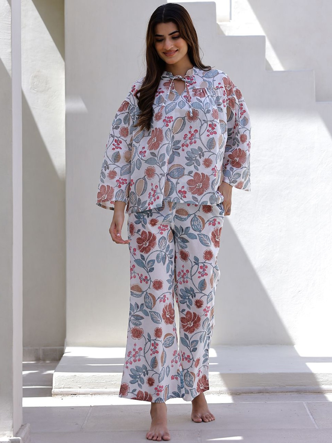 

SANSKRUTIHOMES Women Floral Pure Cotton Printed Night suit, White