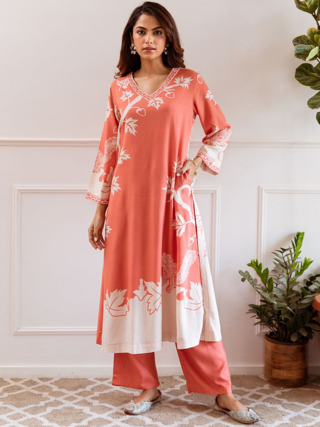 

Meena Bazaar Floral Printed Kurta with Trousers, Peach
