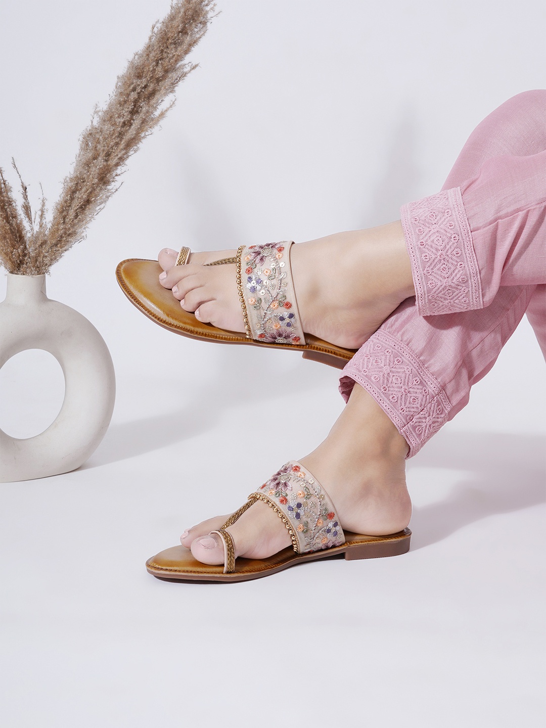 

PLANET WALK Women Ethnic - Embellished Party One Toe Flats, Pink