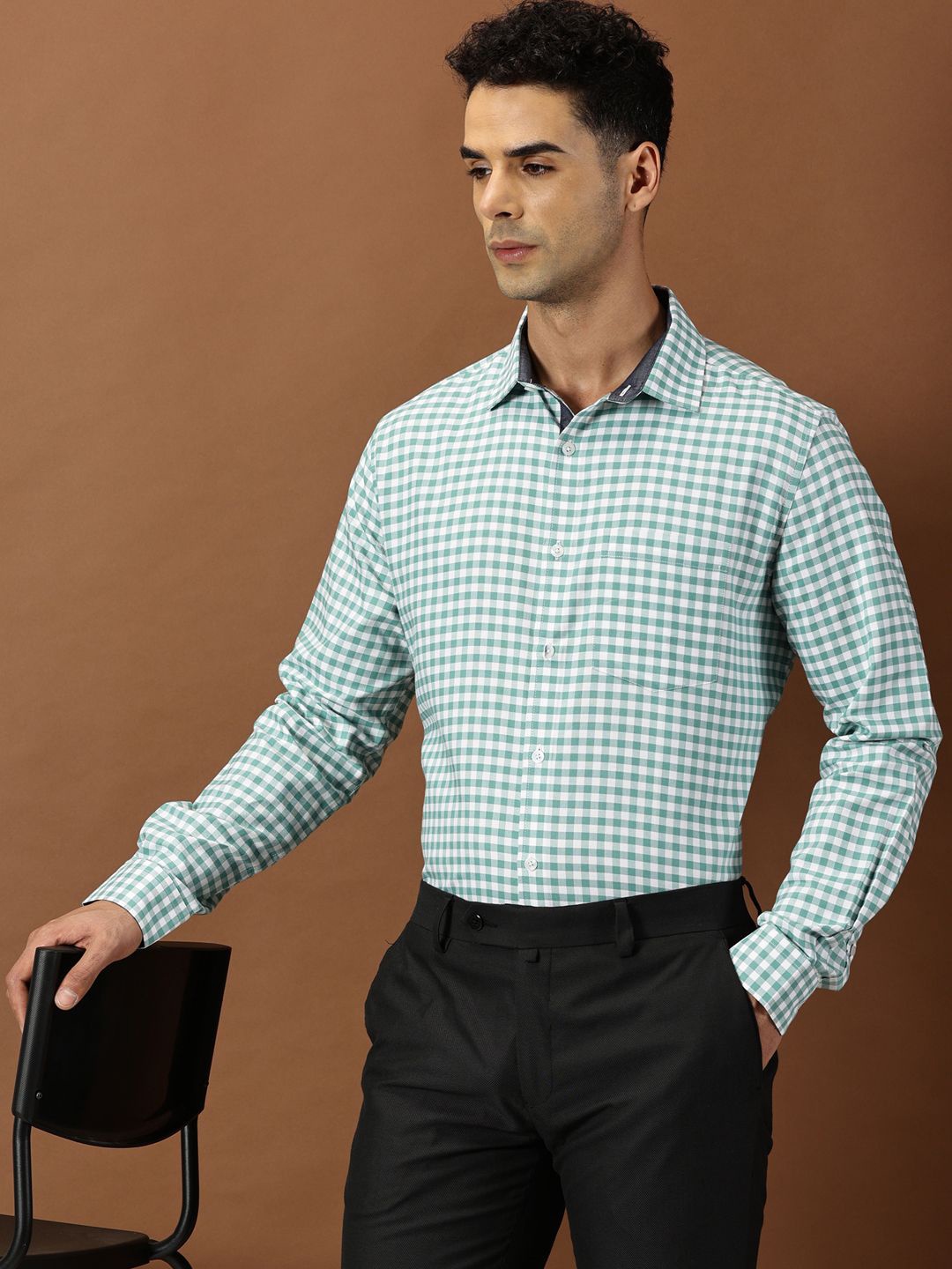 

INVICTUS Men Gingham Checks Formal Shirt, Sea green