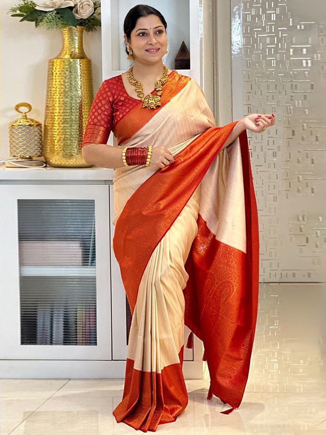 

V3 FASHION STUDIO Woven Design Zari Banarasi Saree, Red