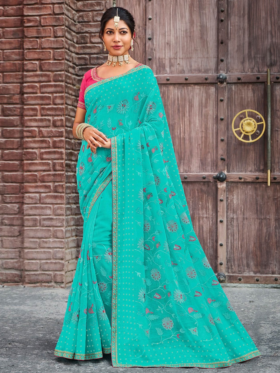 

Laxmipati Floral Embroidered Saree With Blouse Piece, Blue