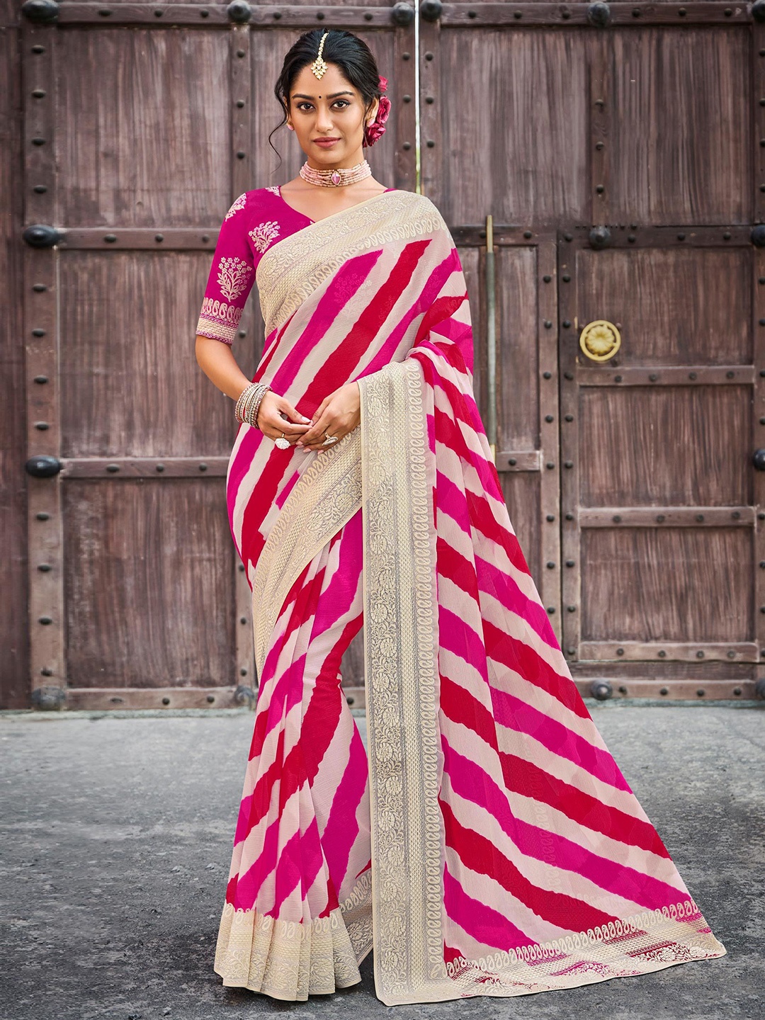 

Laxmipati Leheriya Embroidered Saree, Pink